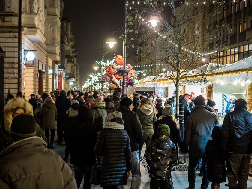 Piotrkowska już z choinką i jarmarkiem