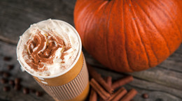 Słynna kawa Pumpkin Spice Latte to bomba cukrowa! Nie uwierzysz, ile to kalorii