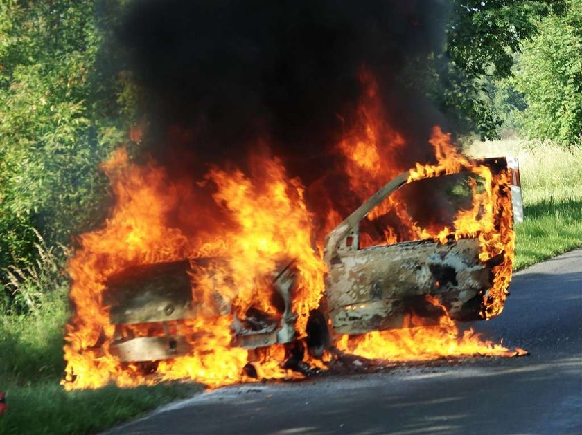 Jej auto stanęło w ogniu! Twoje też może kiedyś wybuchnąć!