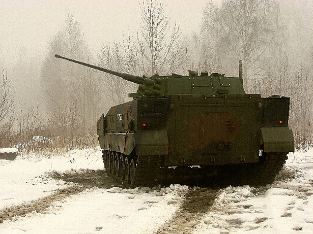 8 grudnia br. w Zakładach Mechanicznych „Bumar-Łabędy” SA przeprowadzono pierwszą udaną próbę integracji Polskiej Platformy Bojowej Anders w wersji wozu piechoty (6). Fot. Irek Roszczyk - OBRUM Sp. z o. o.