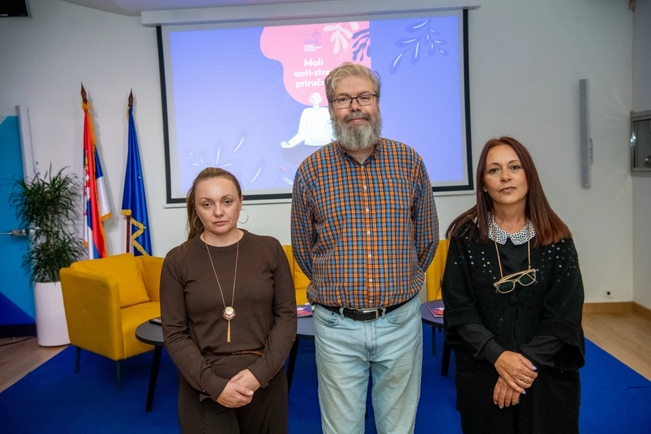 Cilj priručnika je da pokaže ženama da stres nije neprijatelj, već signal da zastanemo i unesemo promene u život, poručeno je na edukativnoj tribini
