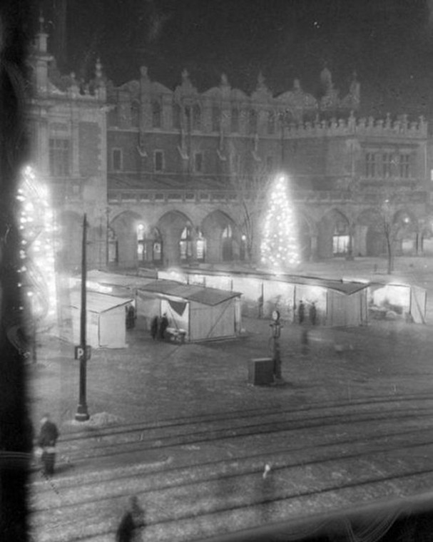 Ozdoby świąteczne na krakowskim rynku w czasie okupacji