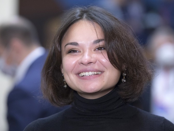 Ksenija Šojgu provocira fotografijama u toplesu i tangama