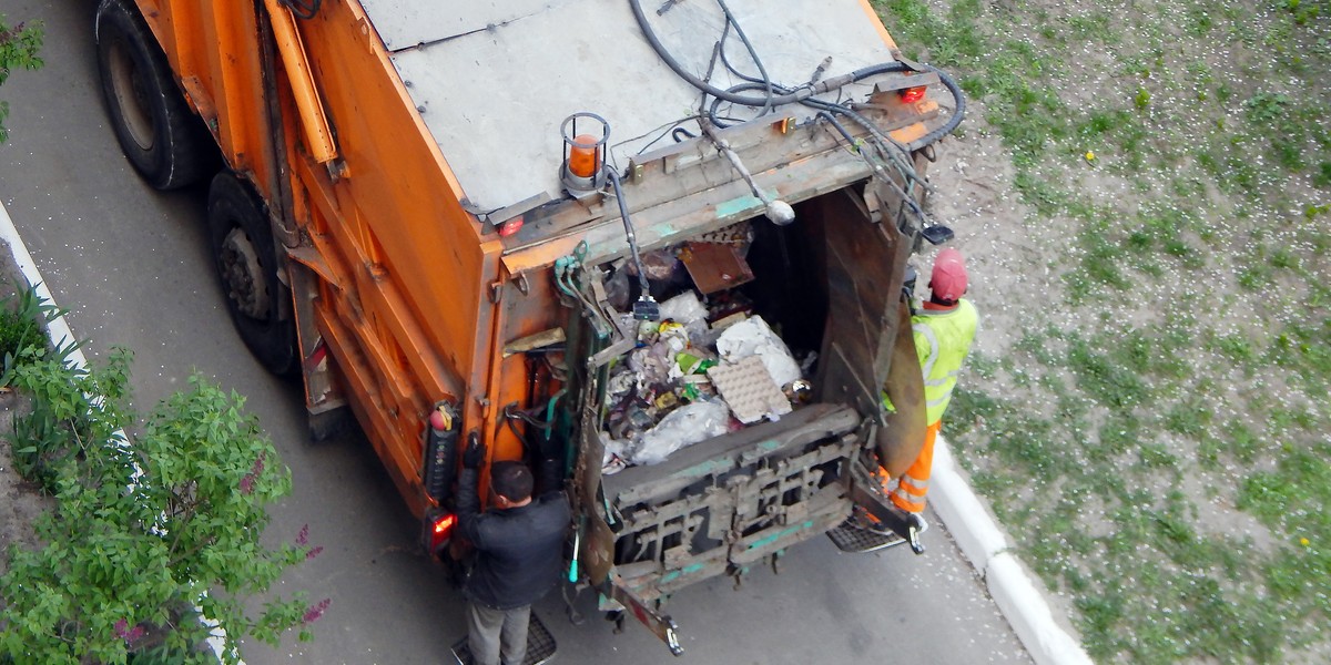 21-latka spała w śmietniku. Zmarła, kiedy razem ze śmieciami trafiła do zgniatarki. ZDJĘCIE ILUSTRACYJNE.