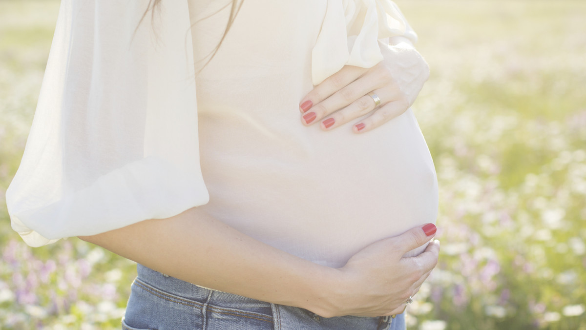 Większość ankietowanych Polaków uważa, że kobieta powinna mieć możliwość przerwania ciąży w sytuacji, w której zagraża ona jej życiu lub zdrowiu, albo gdy jest wynikiem gwałtu lub kazirodztwa. Ponad połowa badanych dopuszcza aborcję przy upośledzeniu dziecka - wynika z sondażu CBOS.