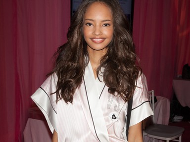 Malaika Firth a legnagyobbak nyomdokaiban