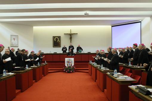 Pozorna troska episkopatu. Kobiety w Polsce nie mogą liczyć na pomoc.