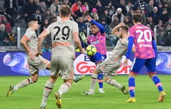 Juventus wiceliderem, Inter stracił punkty z beniaminkiem [WIDEO]