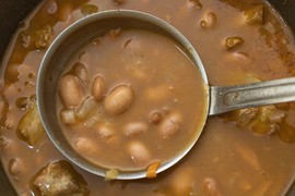 Skuvajte PASULJ KAO ČUVENI VOJNIČKI - bez zaprške i potapanja preko noći: Ovih PET TRIKOVA garantuju najbolji ukus i gustinu