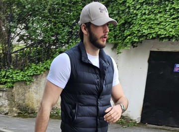 Ovaj važan detalj o Kanu Džinoviću niko ne zna: MELININOG I HARISOVOG SINA JE DANAS ZAPAZIO NAŠ PAPARACO!