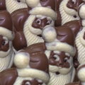 Oto, jak powstają czekoladowe Mikołaje Wedla