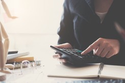 Wzrost płacy minimalnej to zła wiadomość dla kilku grup. Kto zapłaci więcej?