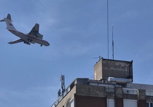 Avion "Iljušin76" za gašenje požara sleće na aerodrom u Nišu