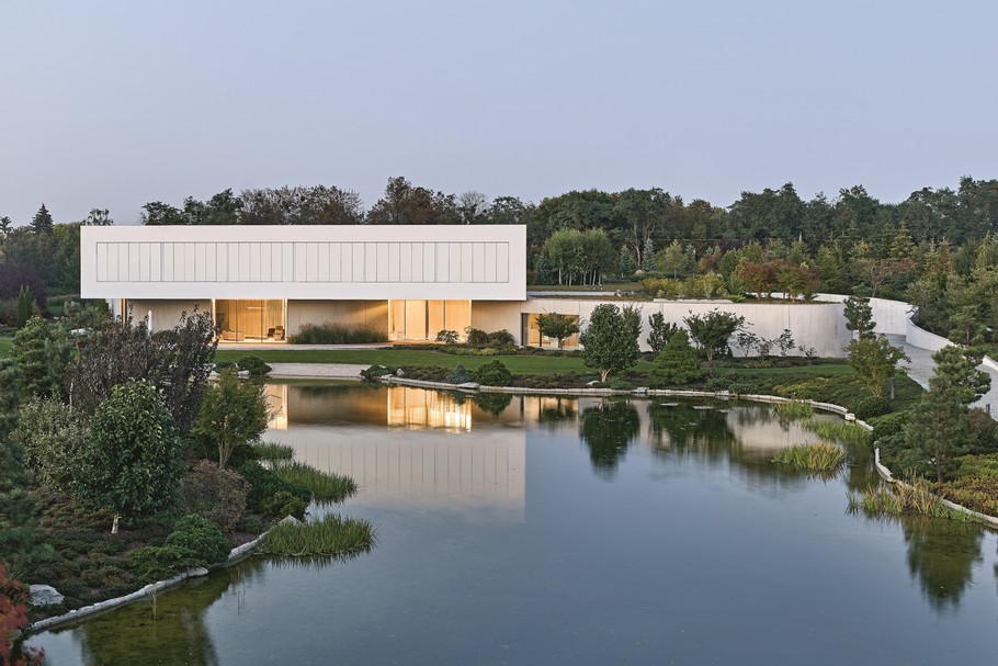 From the Garden House, projekt pracowni KWK Promes Roberta Koniecznego, to wyjątkowa realizacja, bo dom został tu dostosowany do istniejącego ogrodu   