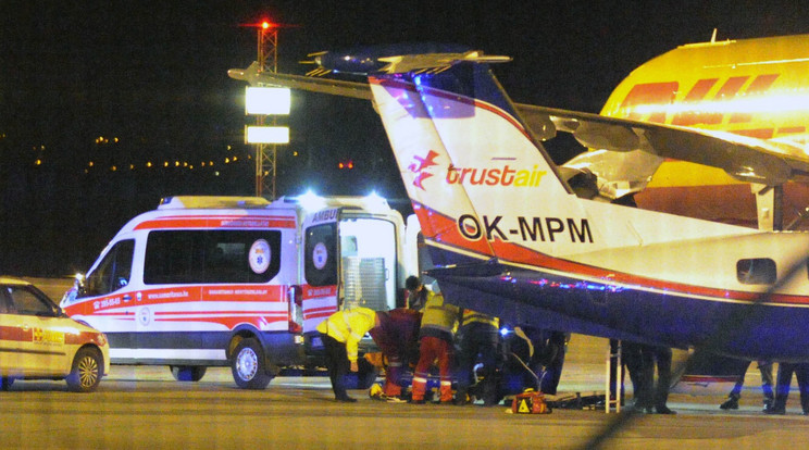 Hazahozták a veronai buszbaleset utolsó sérültjét - Fotó: MTI Mihádák Zoltán