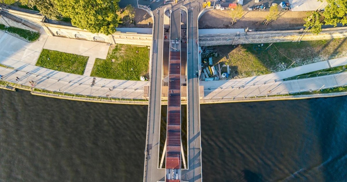 Kładka łączy Kazimierz z Ludwinowem. 130 metrów nowej trasy dla pieszych i rowerzystów