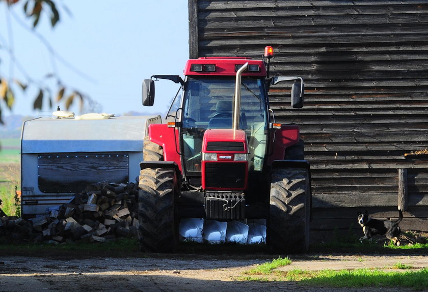 Warmińsko-Mazurskie: Rolnik przypadkiem zaorał drogę