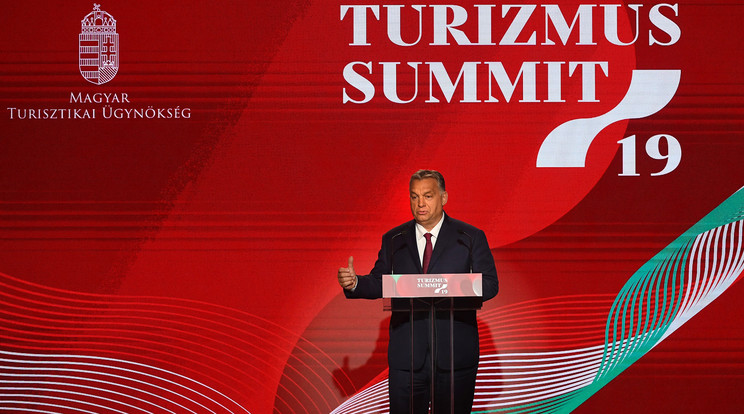 Orbán Viktor miniszterelnök beszédet mond a Magyar Turisztikai Ügynökség harmadik Turizmus Summit konferenciáján a Várkert Bazárban / Fotó: MTI Illyés Tibor