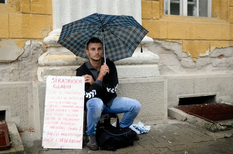 Đura Nedić ispred Opšte bolnice u Pančevu