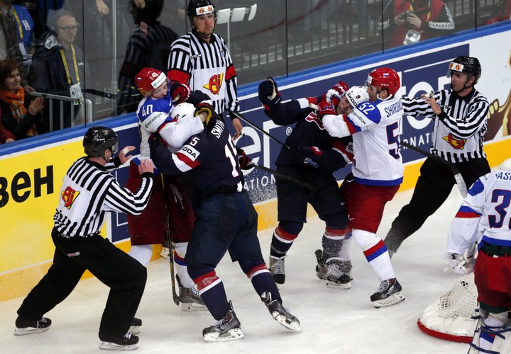 Putin i rosyjscy kibice mają powody do dumy. 'Sborna' szaleje na Białorusi