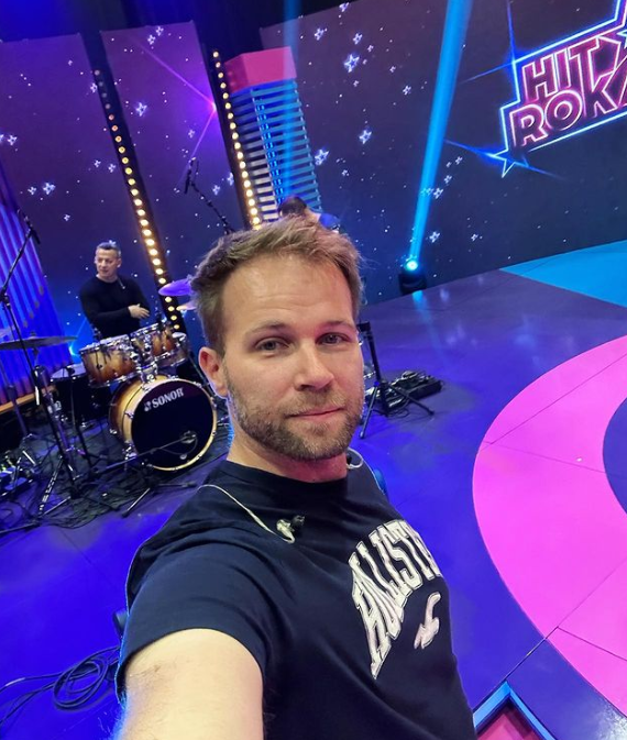 Spevák Tomáš Bezdeda.