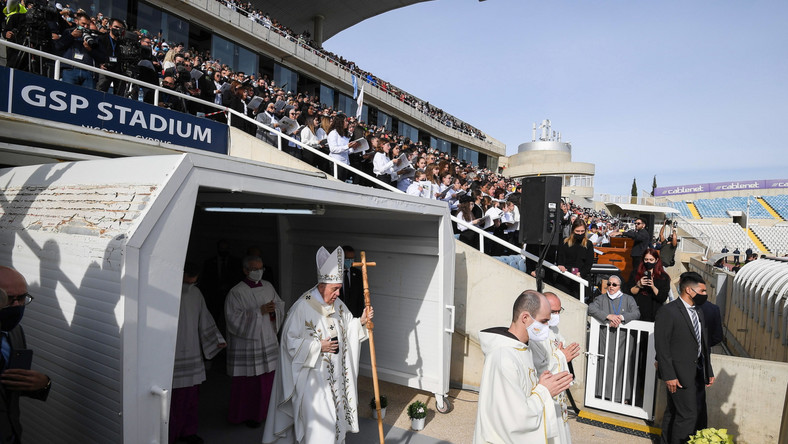 Papież Franciszek przed mszą na stadionie GSP w Nikozji