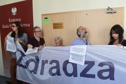 Piotrowicz: Garstka niezadowolonych z utraty przywilejów blokuje prace KRS