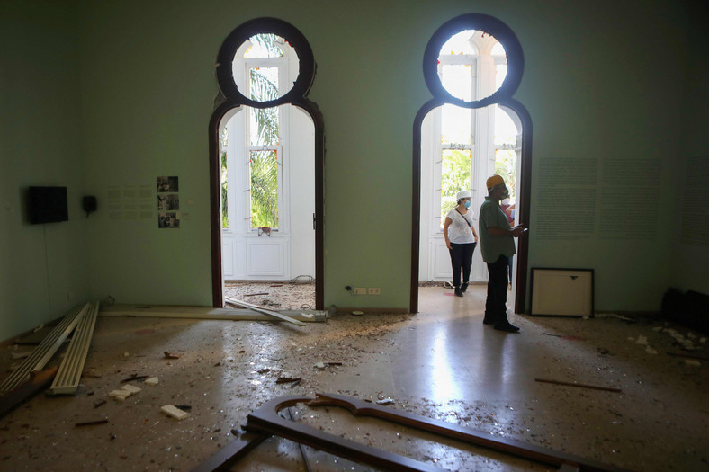 Pracownicy oceniają straty w Sursock Museum (5.08.2020)
