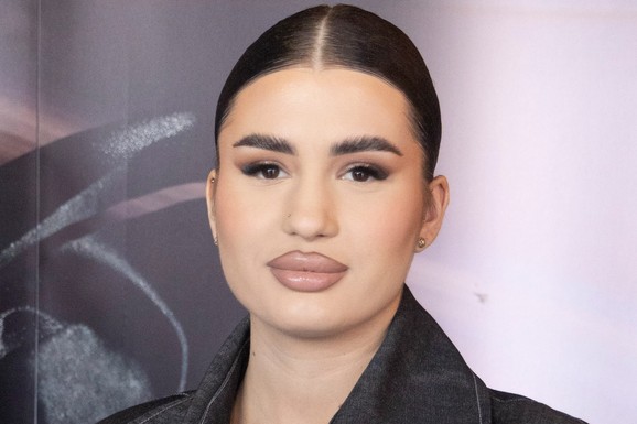 ZORANU MIĆANOVIĆ BEND NAPUSTIO ZBOG LOŠIH USLOVA Pevačica se oglasila i iznela svoju stranu priče: "Doneli smo odluku"