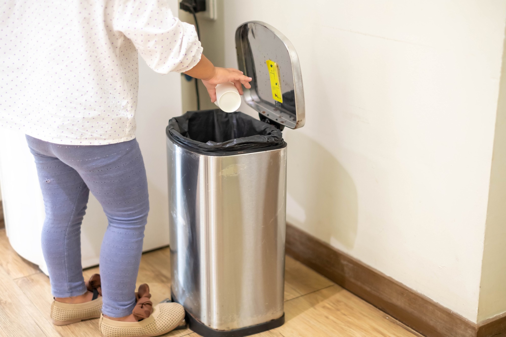 Odstráňte nepríjemné zápachy s jedlou sódou.