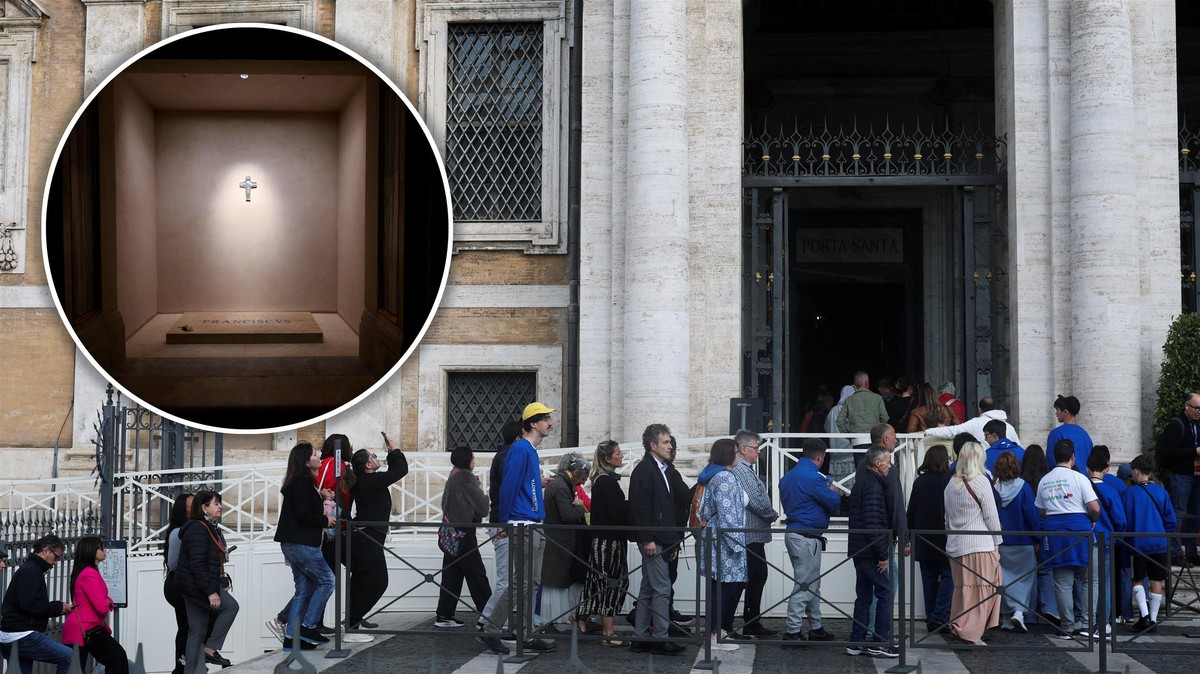 Rome. People are queuing up. Moving scenes after the funeral of the Pope