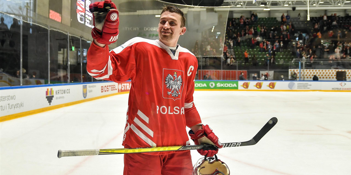 Krystian Dziubiński jest kapitanem reprezentacji Polski w hokeju na lodzie.