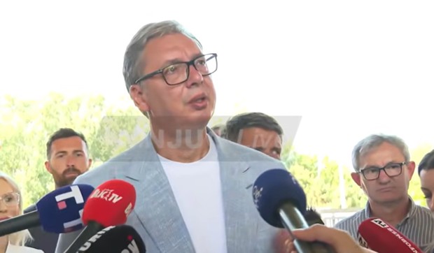 Aleksandar Vučić obilazi fabriku nameštaja Simpo u Bujanovcu
