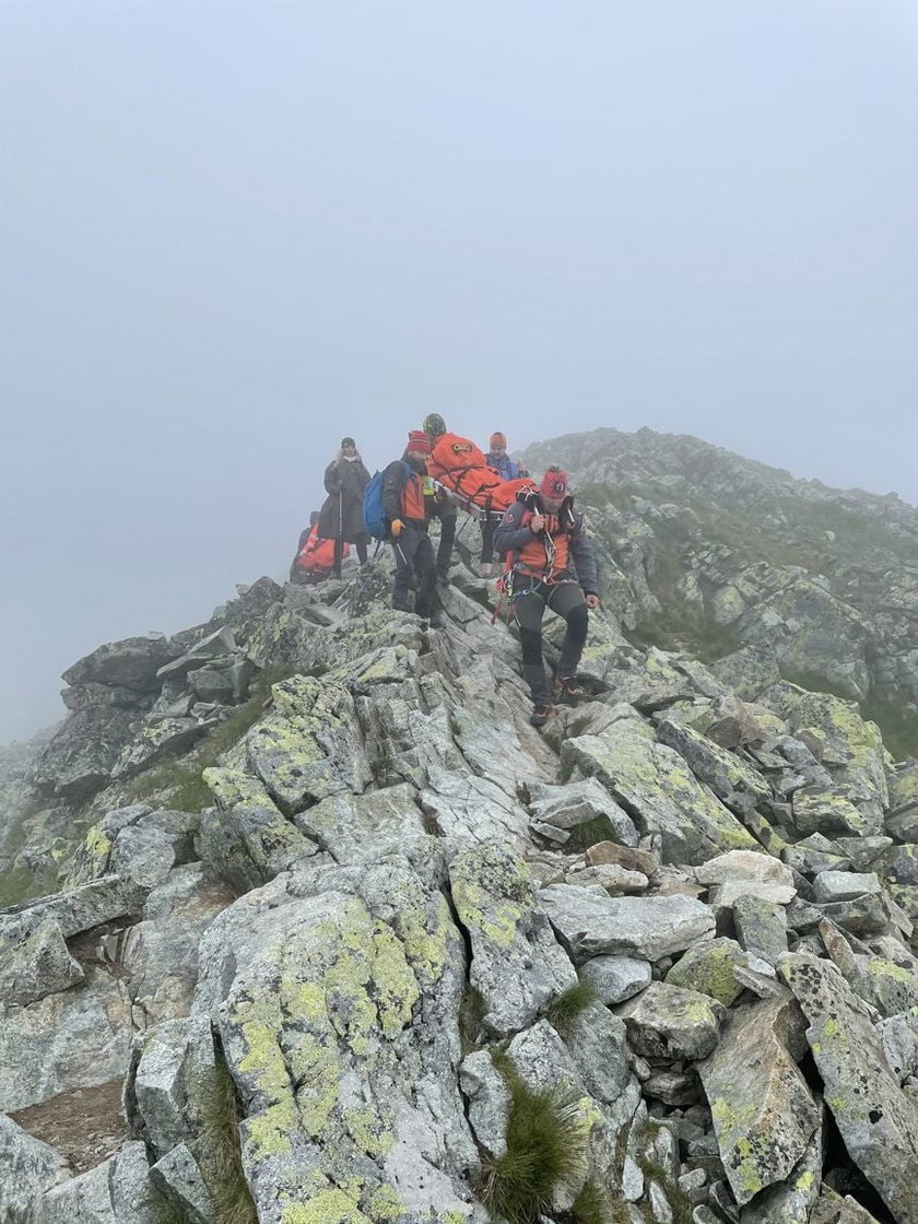 Tatry. 49-letnia turystka zmarła pod Krywaniem. Pogoda opóźniła akcję