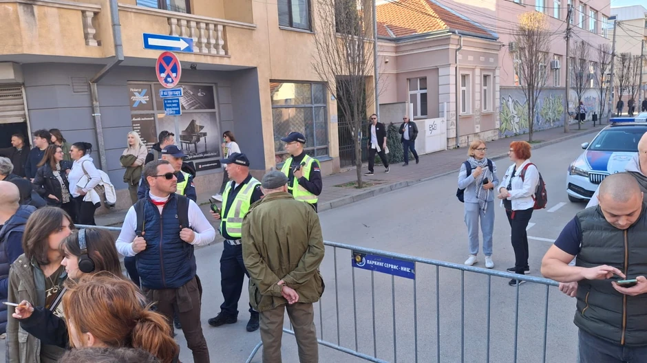 Žandarmerija blokirala sve prilaze Oficirskom domu