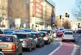 Władze Warszawy chcą ograniczyć ruch samochodów