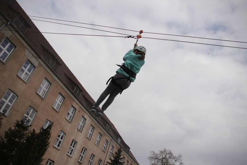 Zjeżdżali na tyrolce i strzelali z trenażerów – Dzień Otwartych Koszar w Międzyrzeczu