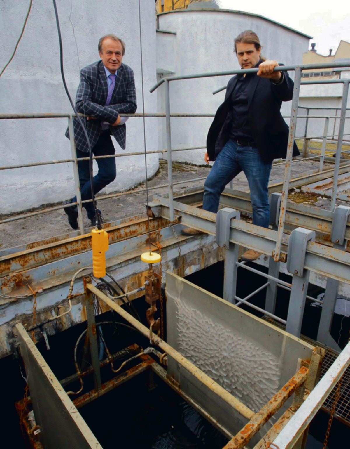 Wodna pompa ciepła i jej twórcy (od lewej) prof. Bogusław Zakrzewski i dr Wojciech Tuchowski
