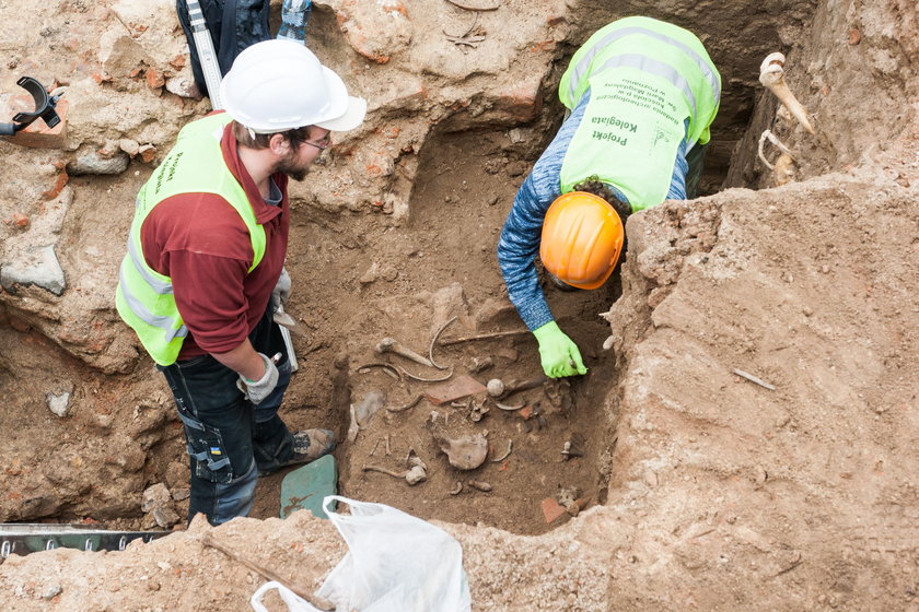 Wznawiaja badania archeologiczne na placu Kolegiackim