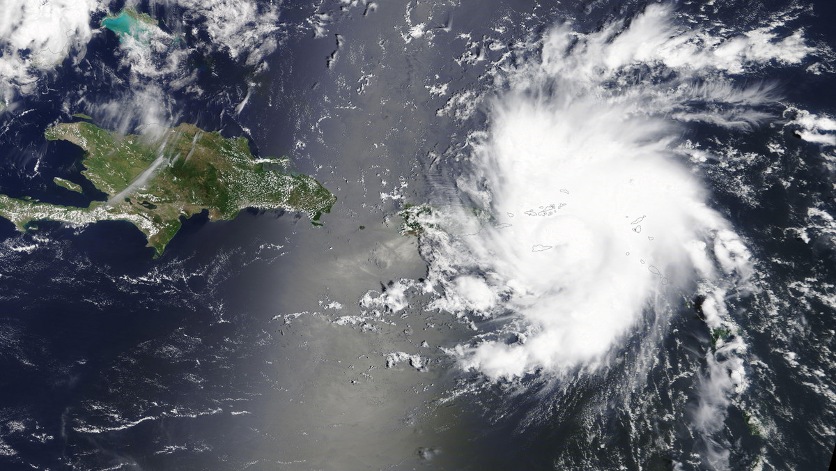 Gubernator Florydy Ron DeSantis ogłosił stan wyjątkowy przed zbliżającym się huraganem Dorian. Huragan zaatakował już amerykańskie Wyspy Dziewicze. Wcześniej Dorian był burzą tropikalną.
