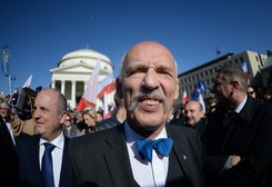 Korwin-Mikke nie zamierza przepraszać za 'ludzkie śmiecie'. 'To określenie jest właściwe'