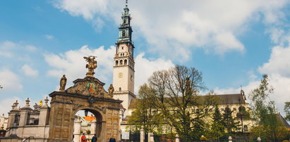 Zakaz zgromadzeń im nie straszny, bo idą na Jasną Górę. "Gdzie maski, gdzie odstępy?"