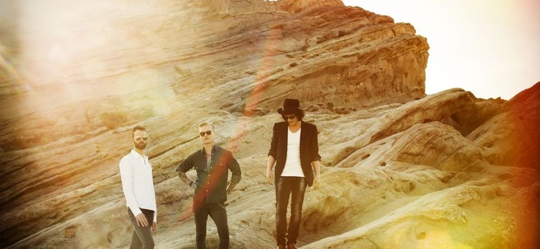 Kryminalna zagadka Placebo – zobacz najnowszy klip "Too Many Friends"!