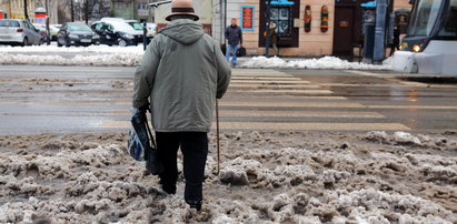 Śnieg popadał w Łodzi. Breja na ulicach!