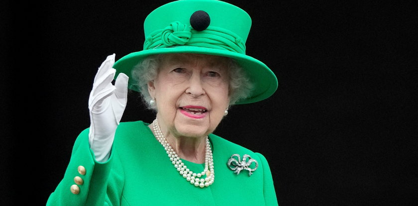 Królowa Elżbieta II pojawiła się na balkonie Pałacu Buckingham w ostatni dzień obchodów Platynowego Jubileuszu 