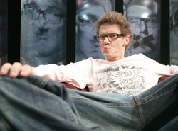 TVN zapłaci za polską flagę w psich odchodach