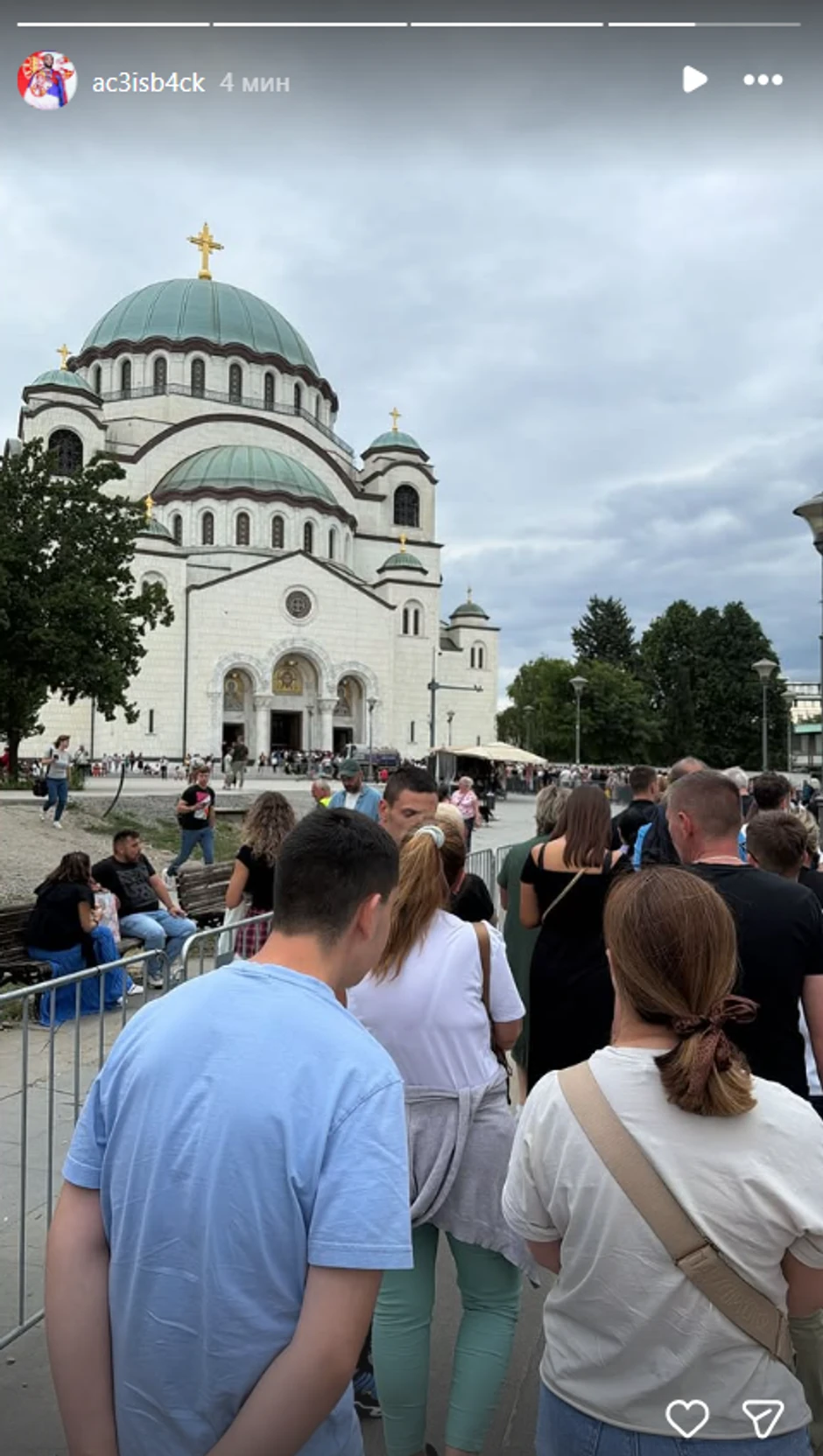 Veljko Ražnatović ispred Hrama Svetog Save