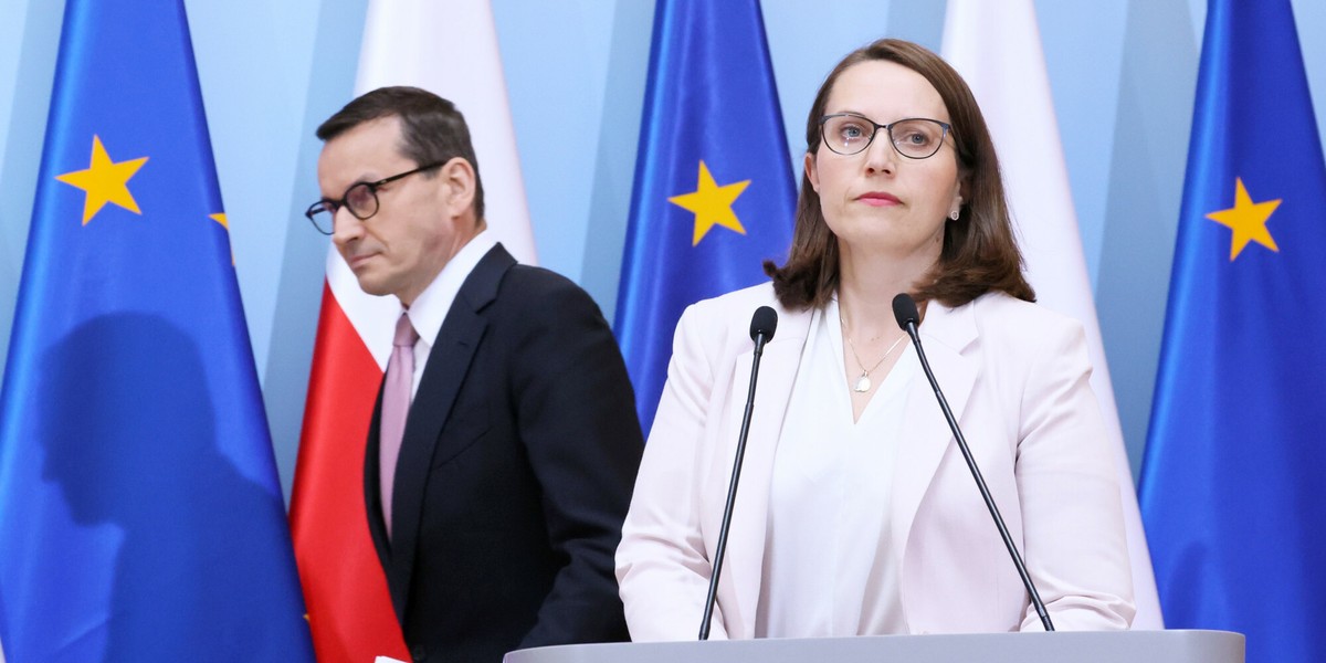 Minister finansów Magdalena Rzeczkowska i premier Mateusz Morawiecki.