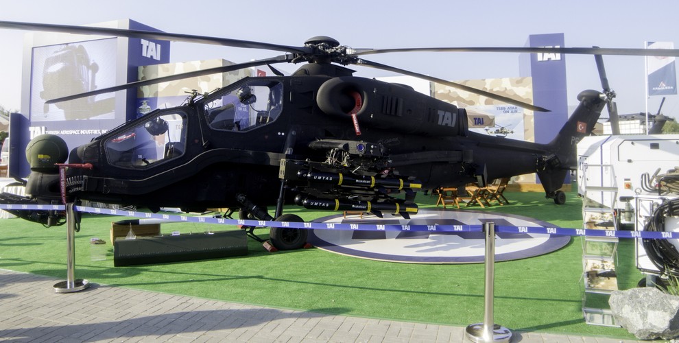 Helikopter T-129 Atak produkowany przez włoską firmę Agusta zaprezentowany podczas XXIII Międzynarodowego Salonu Przemysłu Obronnego w Kielcach. (zuz) PAP/Michał Walczak