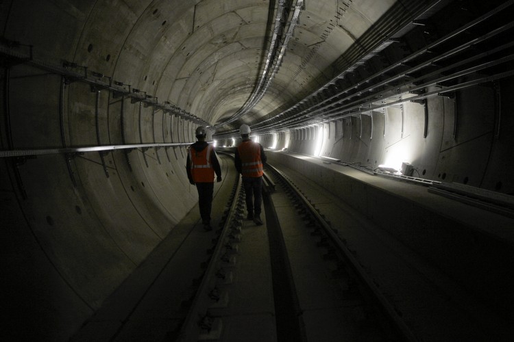 Druga tarcza - 'Anna' - do tej pory była wstrzymana. Z informacji medialnych wynika, że nie wyruszyła jeszcze ze stacji Nowy Świat w kierunku skarpy warszawskiej i Powiśla.